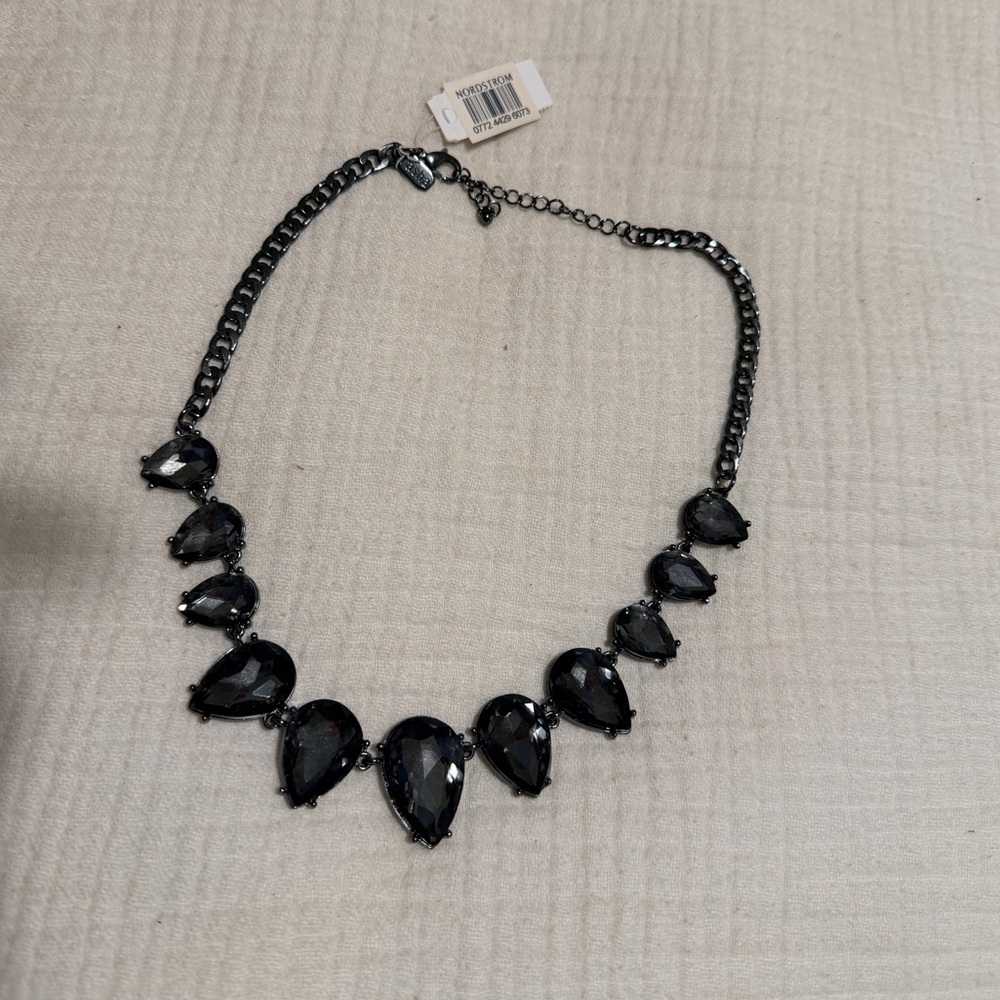 NWT Elegant Teardrop Crystal Necklace